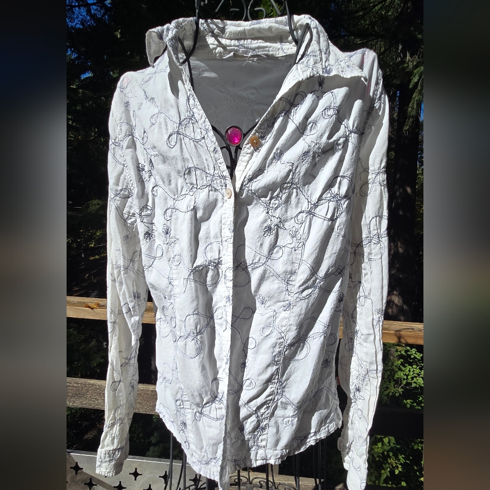 Horny Toad White & Gray Embroidered Button Down Shirt SzM - Picture 3 of 8